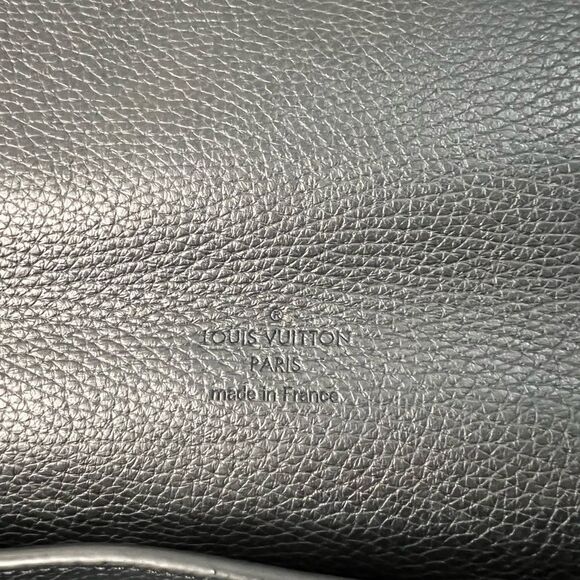 LOUIS vuitton marius taurillon leather messenger bag - Picture 13 of 16